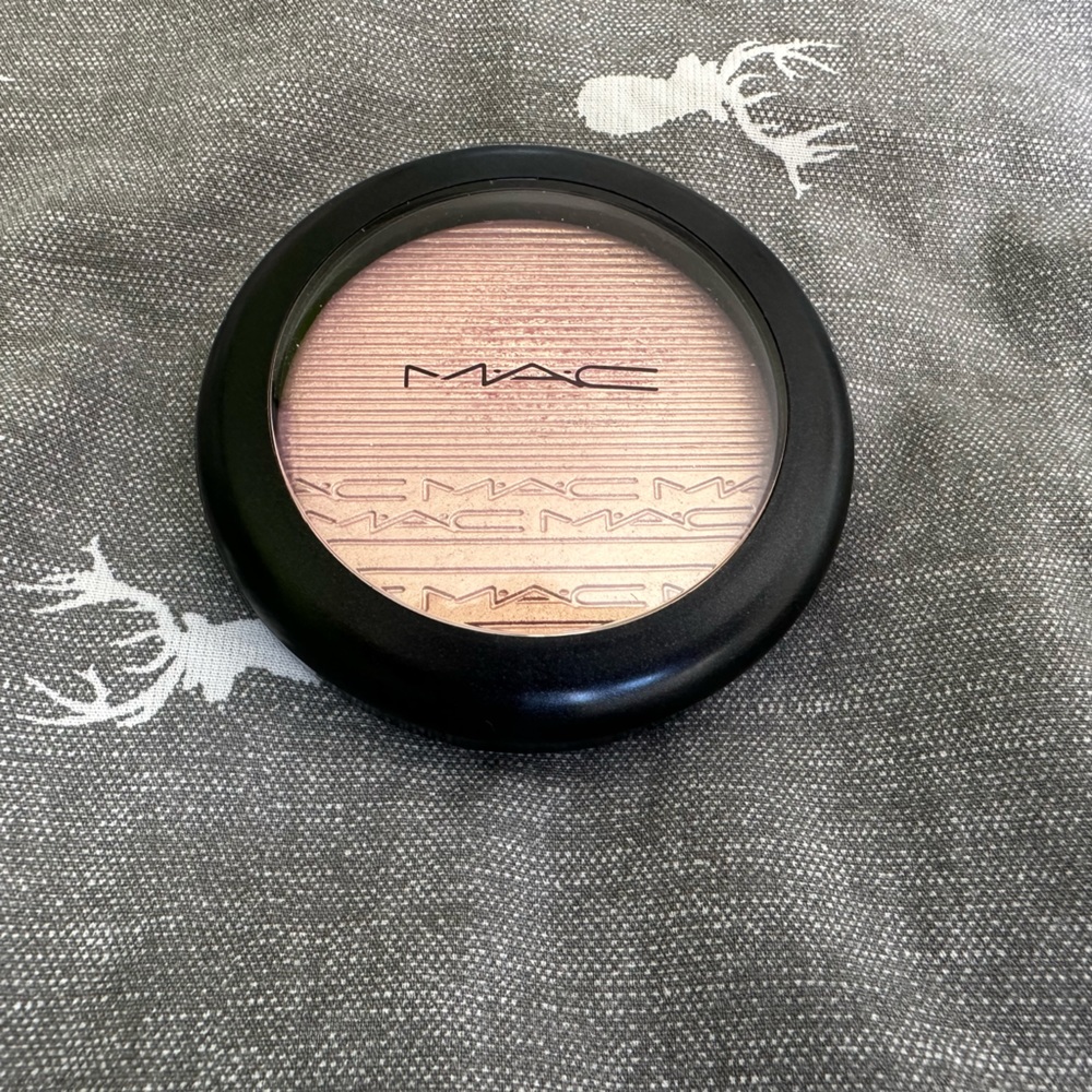 MAC Extra Dimension Skinfinish in Beaming Blush